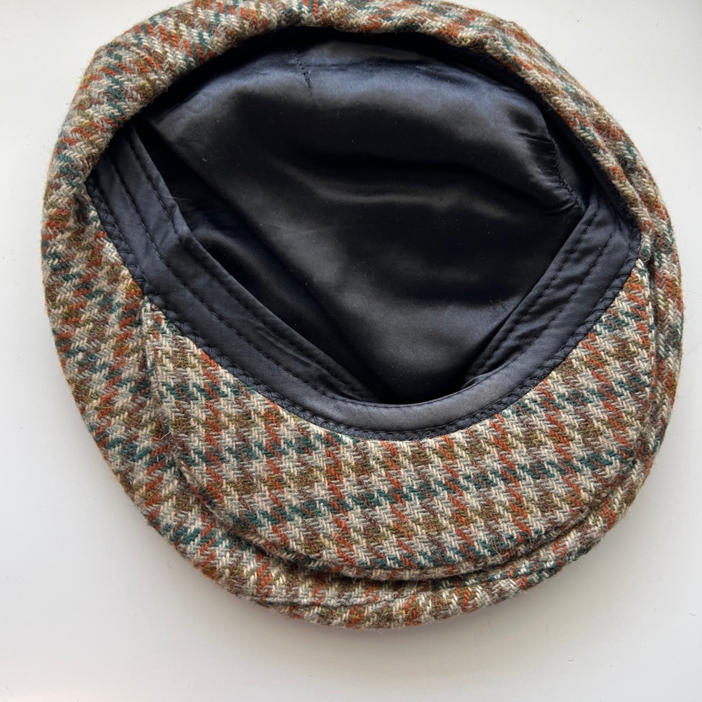 Neutral houndstooth flat cap - Picture 2 of 3